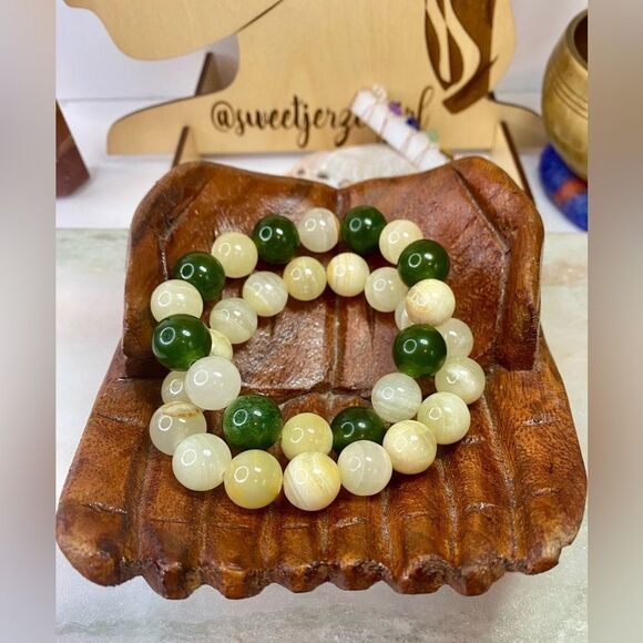 Handmade Mixed Green & Cream Banded Jade Bracelet Set - Picture 6 of 8